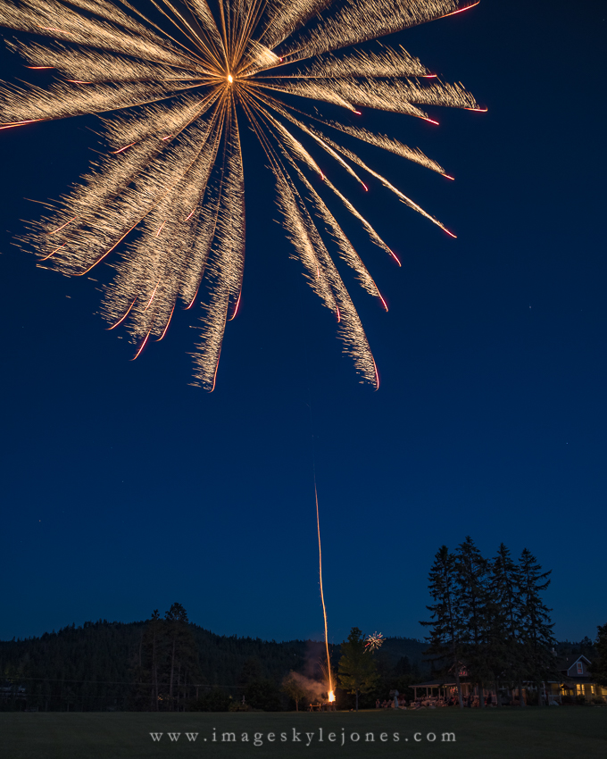 1323 Rockets Glare_850.jpg