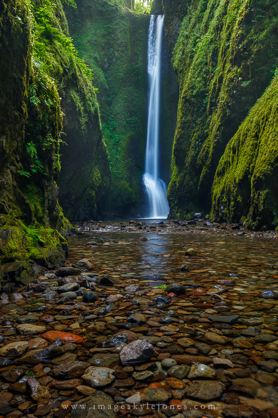 2009 Oneonta Falls Portrait_850.jpg