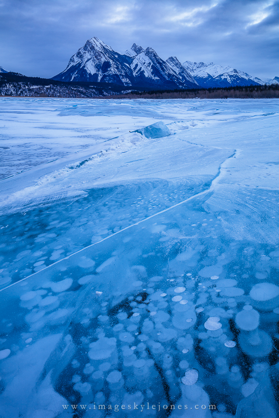 3942 Cracks and Bubbles_850.jpg