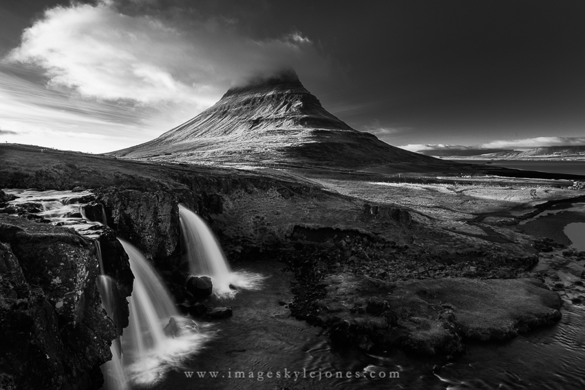 5219 Kirkjufellsfoss Wide Black and White_850.jpg