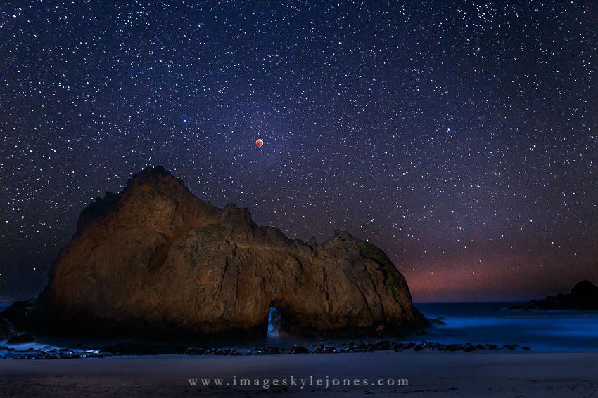 7397 Pfeiffer Beach Lunar Eclipse_850.jpg