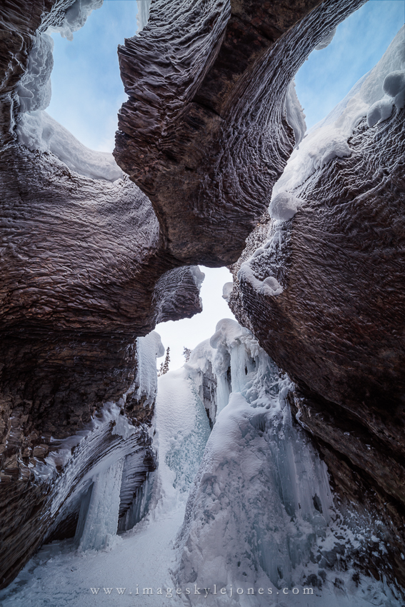 7473 Natural Bridge Waterfall_850.jpg