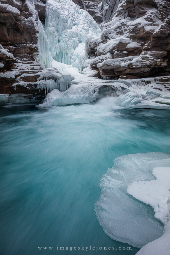 7799 Frozen Athabasca Falls_850.jpg