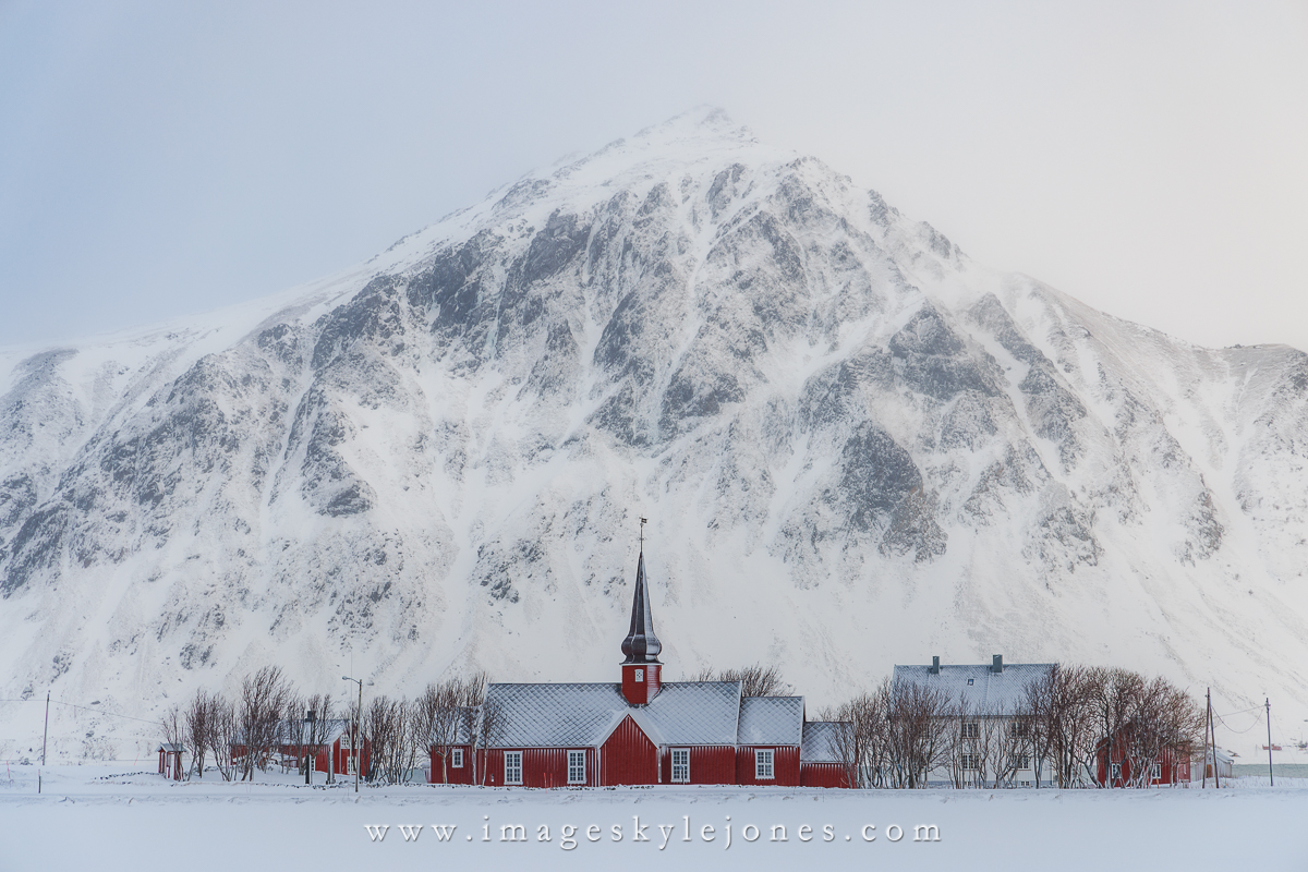 9880 Flakstad Kirke_1200.jpg