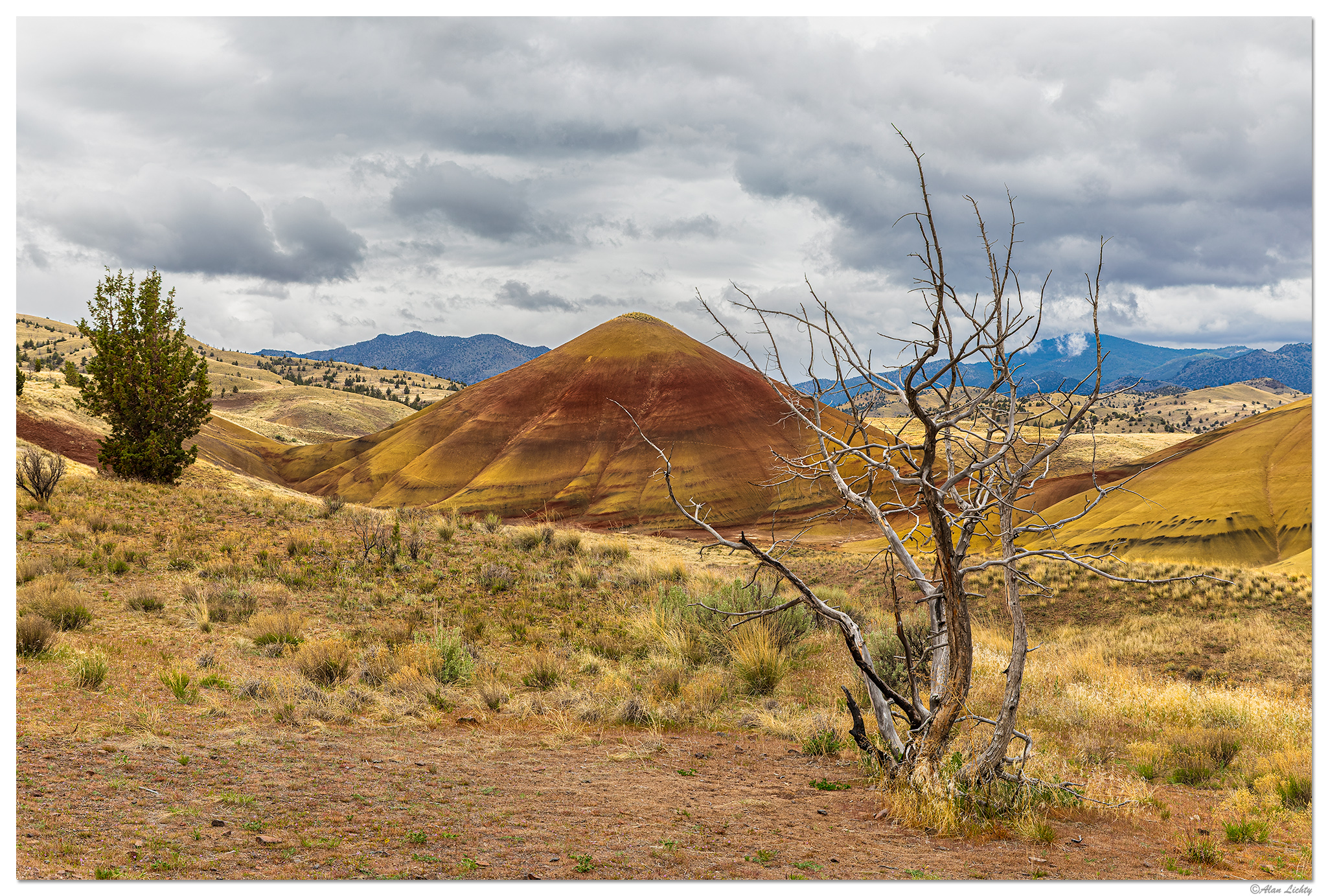 C5D4_PaintedHillsWestView050118.jpg