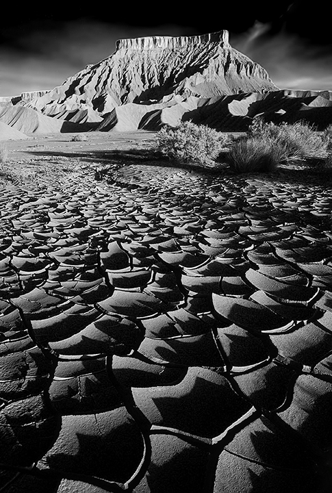 Caineville Mesa B&W.jpg