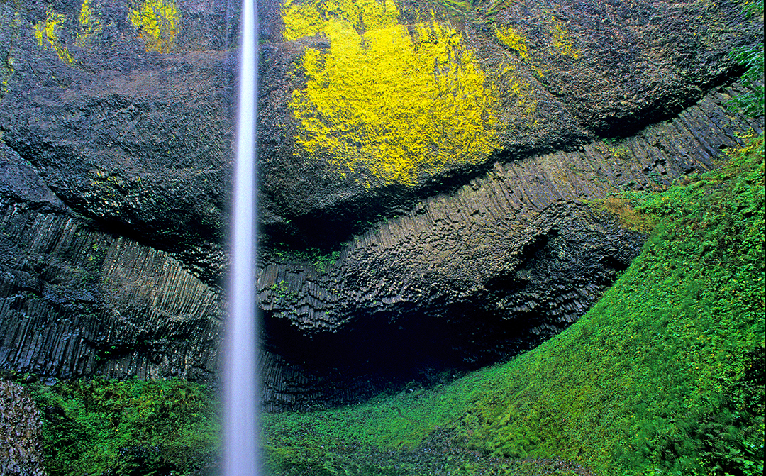 Columnar jointing at Latrouelle Falls Columbia River Gorge OR.jpg