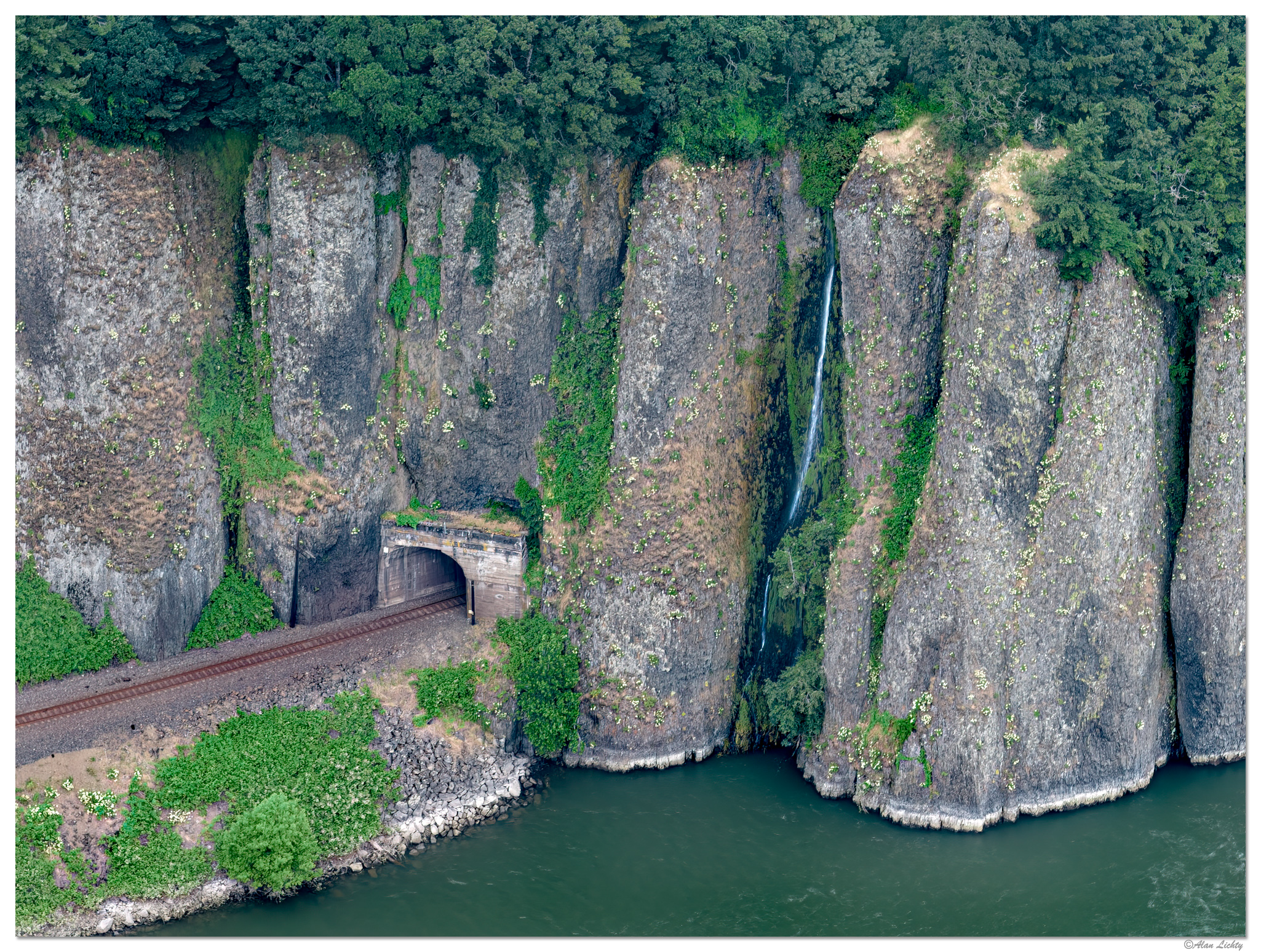 DJI_CRG-RRCapeHornFalls.jpg