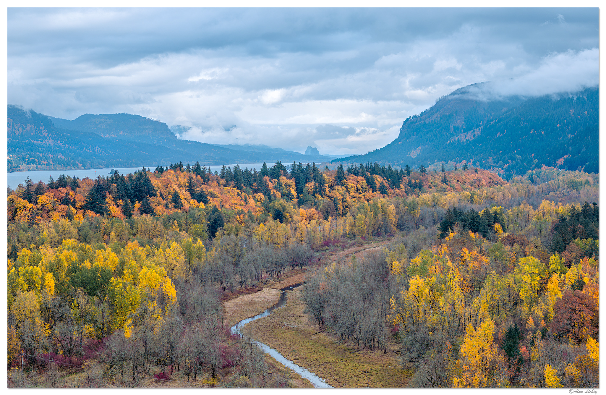 DJI_M3P_70P_YoungCreekBeacon111023.jpg