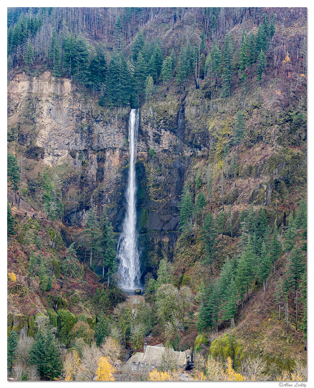 DJI_M4P_70_MultnomahFalls120325.jpg
