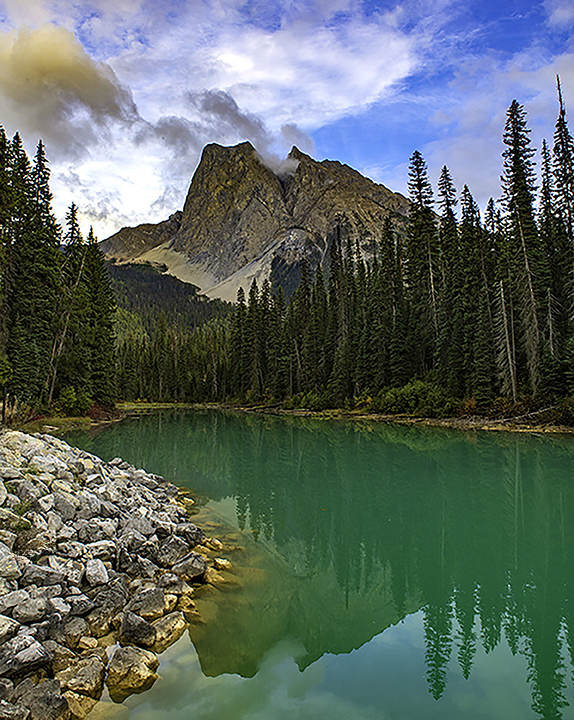 Emerald Lake, Yoho National Park, B. C., Canada vert.jpg
