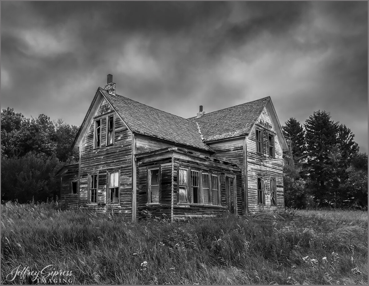 farmhouseBW1.jpg