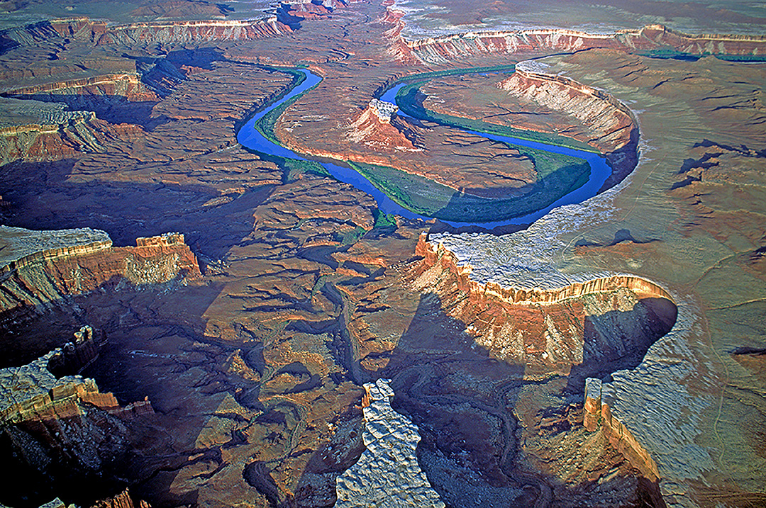 Green River in canyonlands aerial II.jpg
