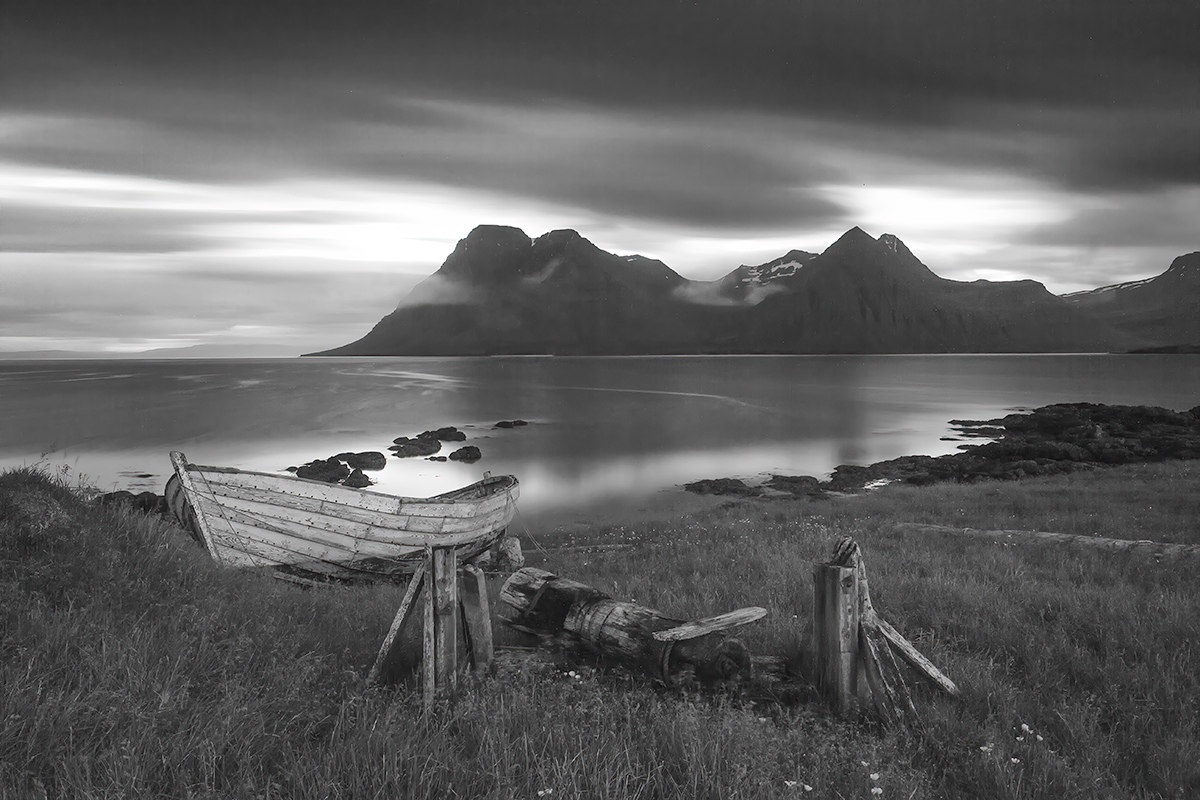 IR-color-to-B&W-boat.jpg