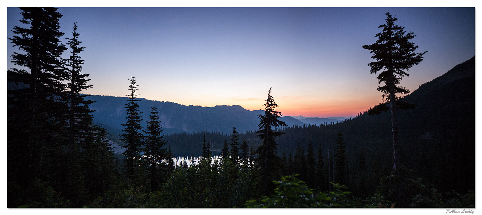 LakeLouiseSunrise.jpg