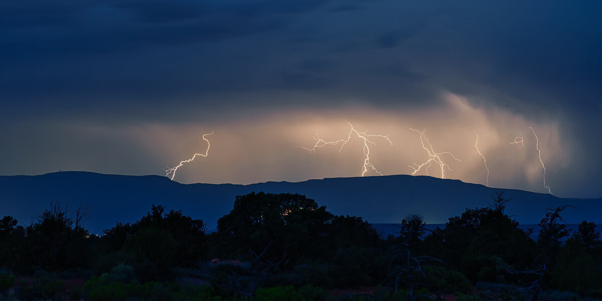 lightning-1.jpg