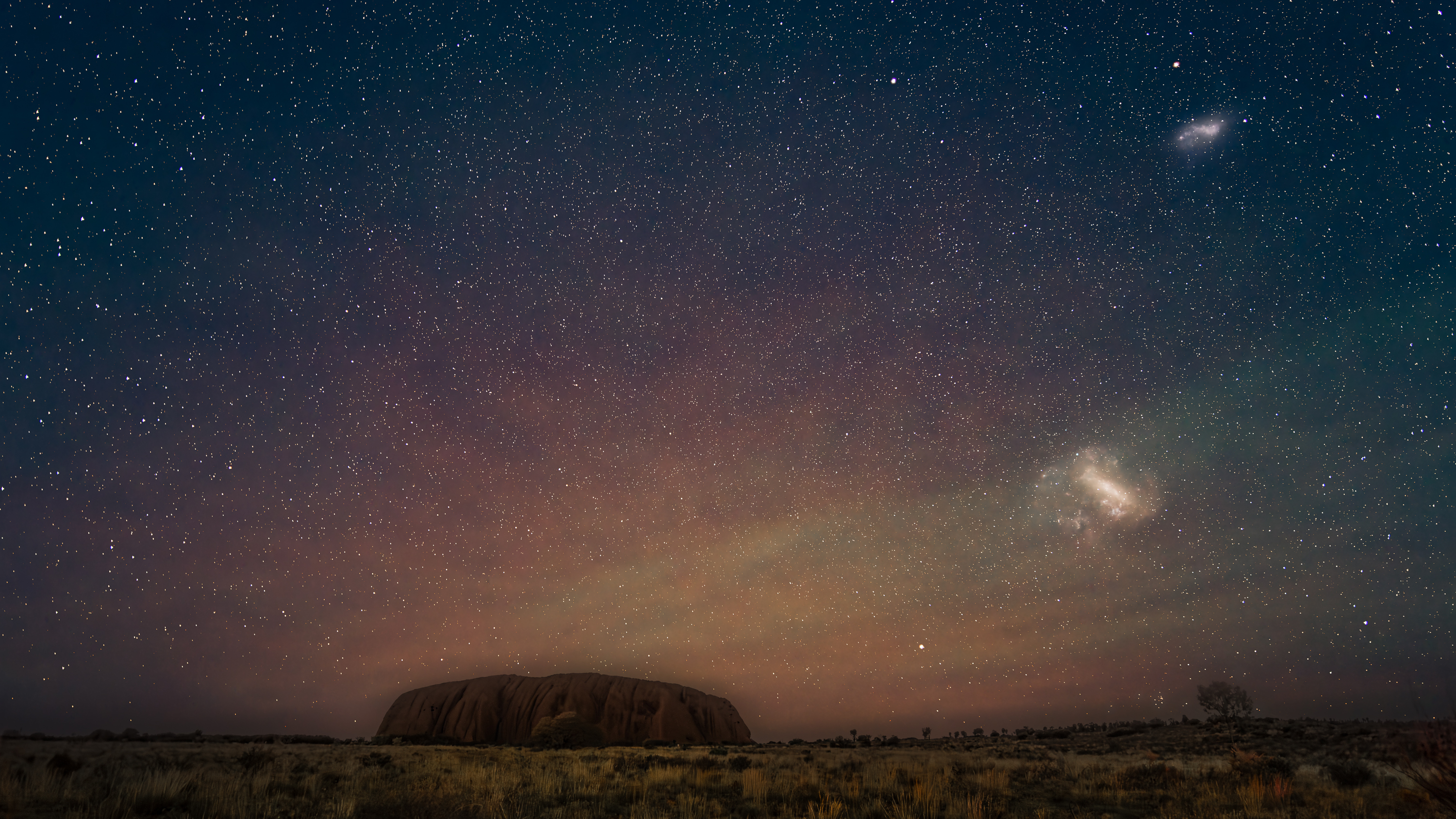LRCC_sRGB_FW_Uluru_Astro_Ground_Clean_WithSky_WithStars.jpg