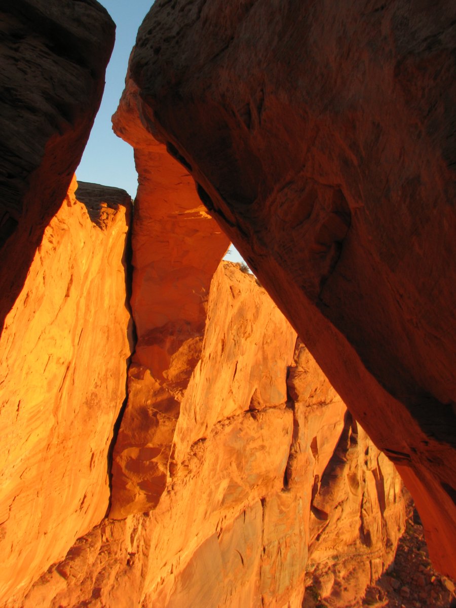 Mesa Arch articulating lcd.JPG