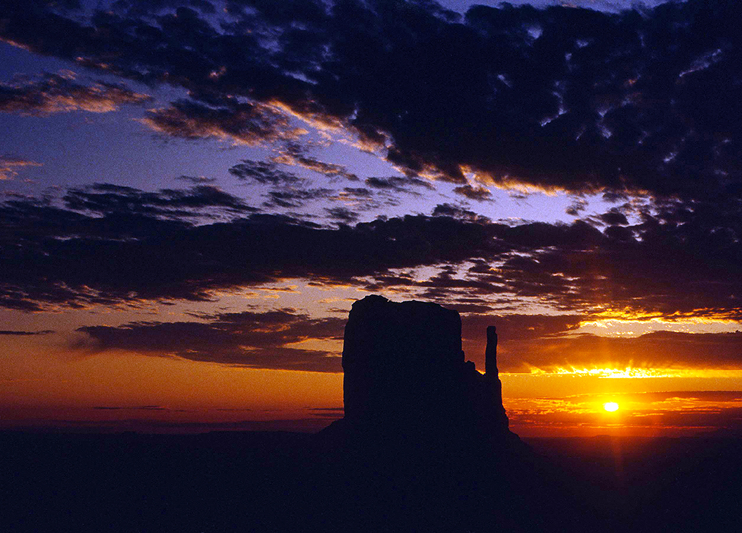 monument valley surise.jpg