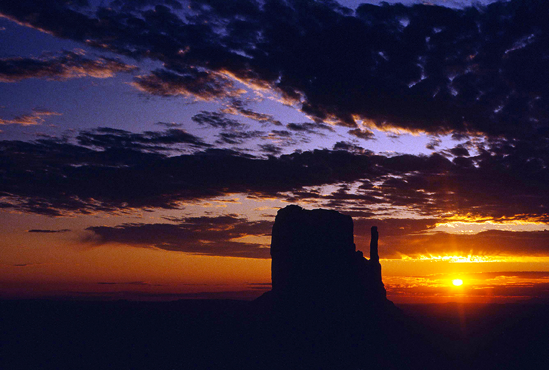 monument valley surise.jpg