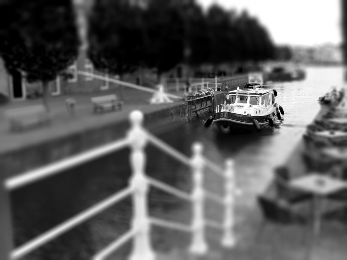 P1040541_tilt shift_BW.jpg