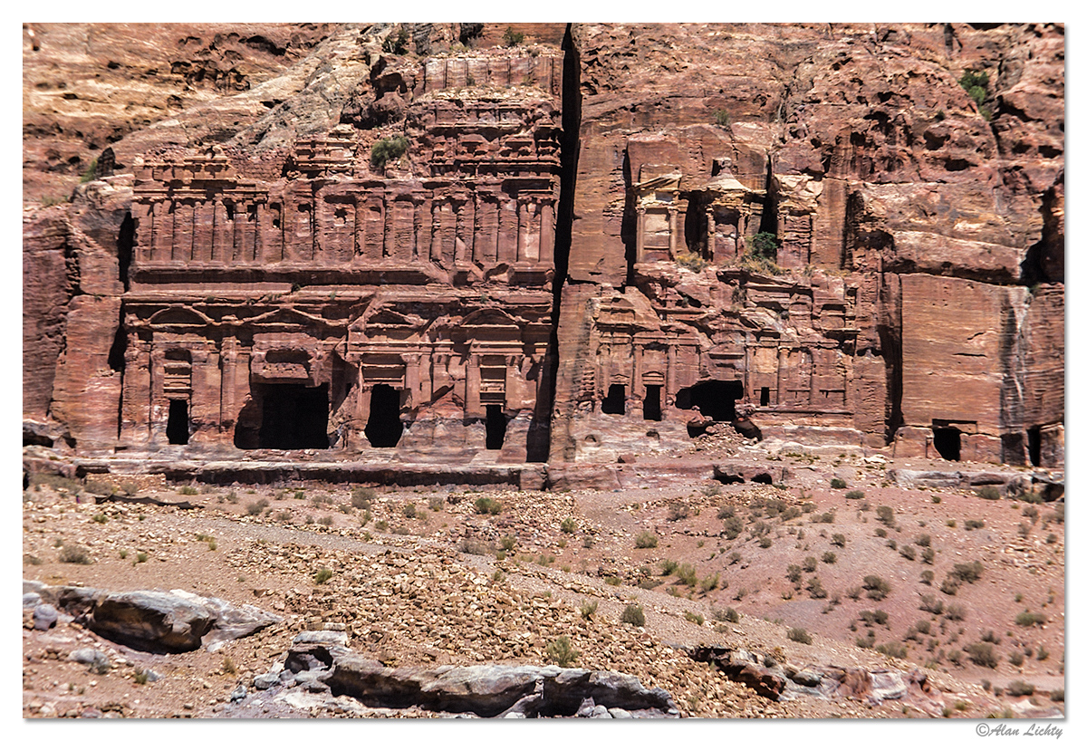 PalaceCorinthianTombs.jpg