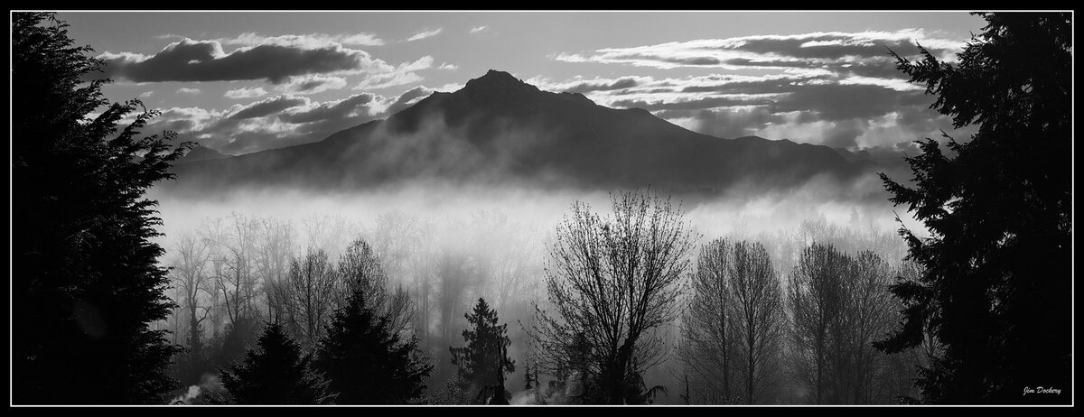 Pilchuck-Sunrise_Pano-bw2.jpg