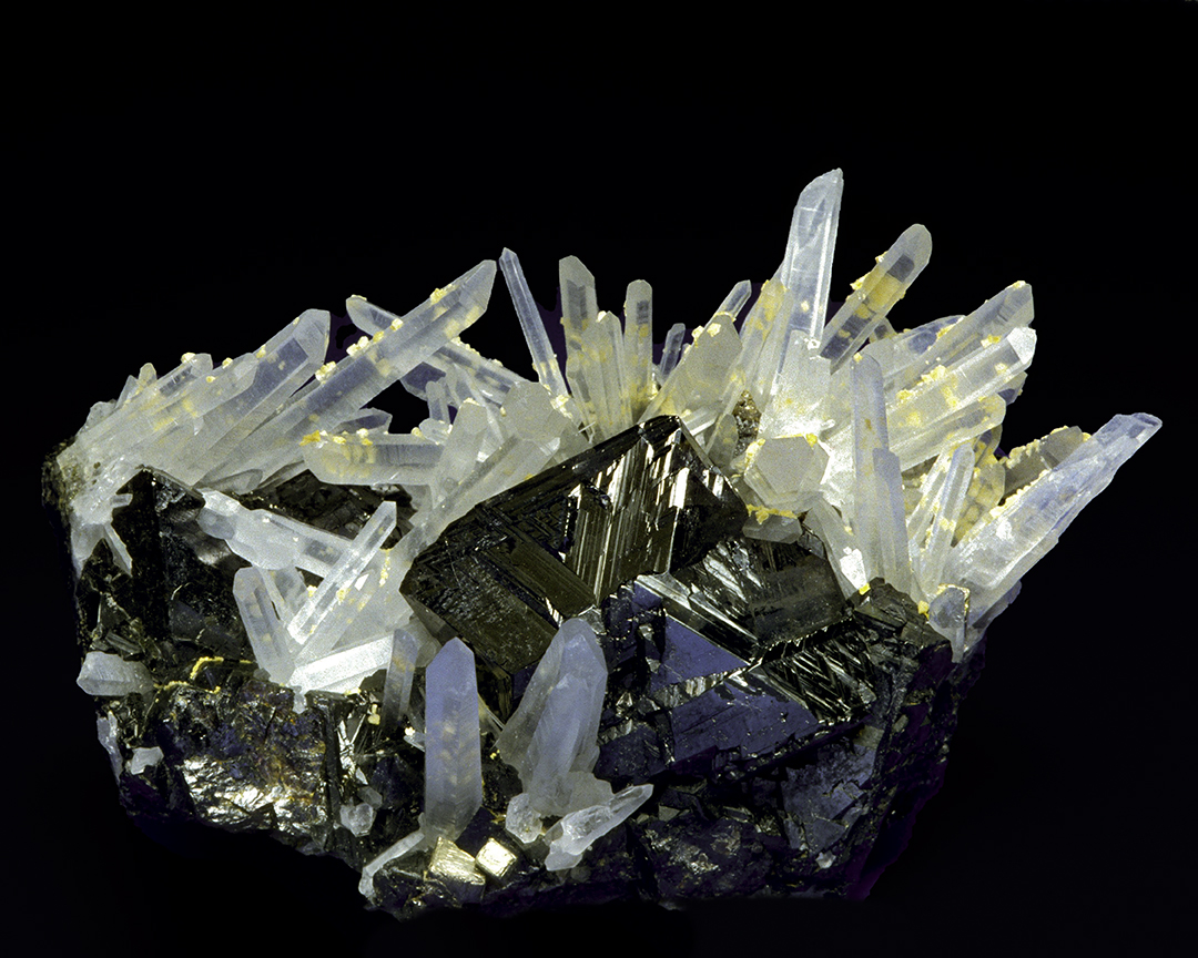 Quartz Cystals on Sphalerite.jpg