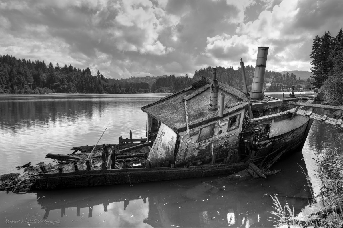 Steam Engine Boat for print B&W.jpg