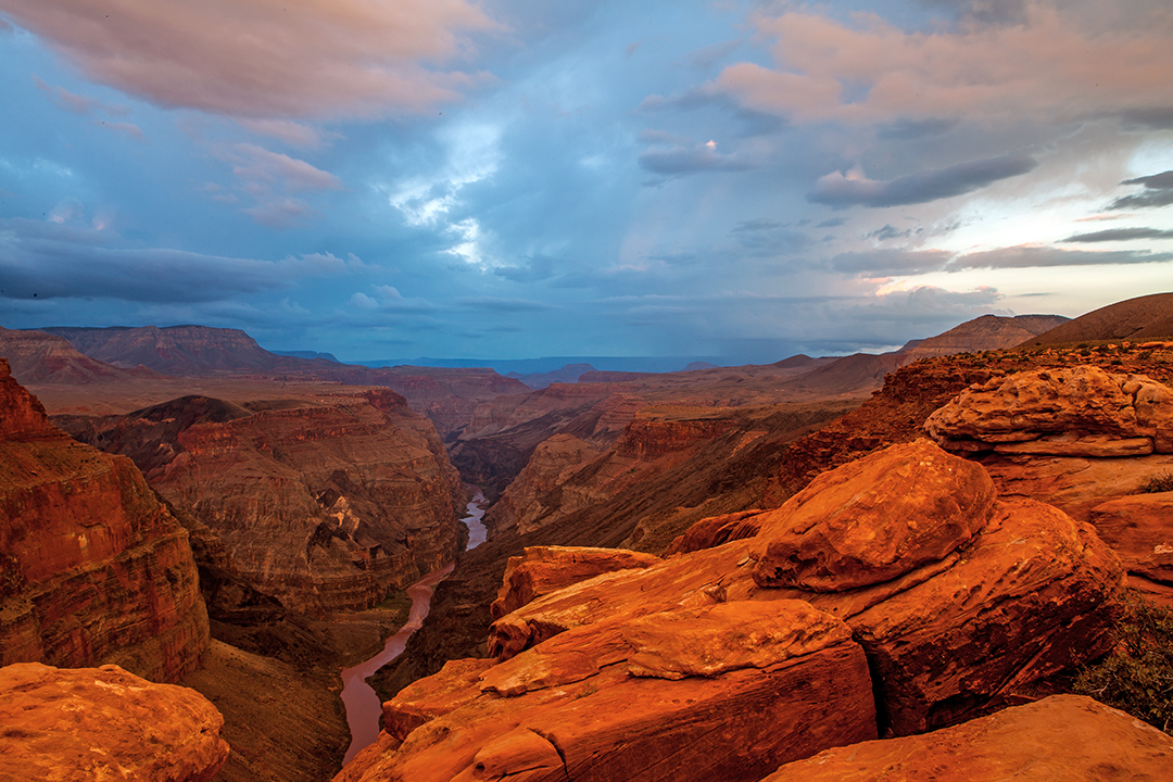 Toroweap looking west at sunrise.jpg