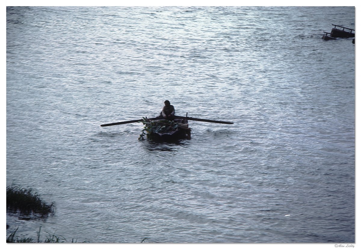 Traditional Oarsman2.jpg