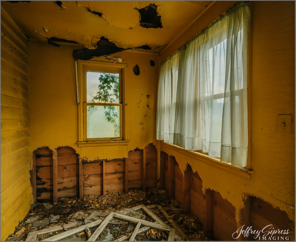 yellowroom1.jpg
