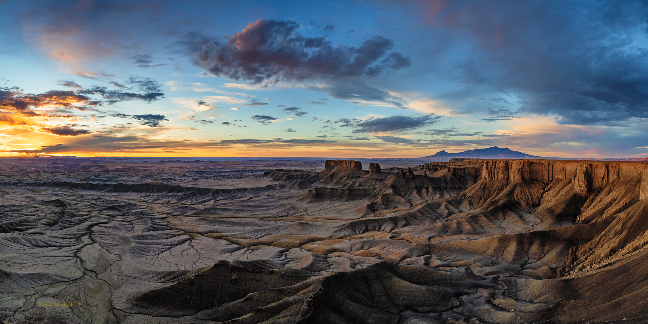 _B4C8832MoonScapePano21Crop.jpg