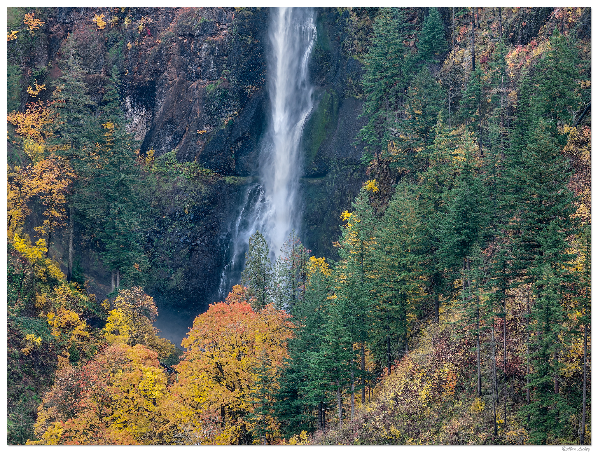 DJI_M3P_166_CRG-MultnomahFallsCloseup111023.jpg