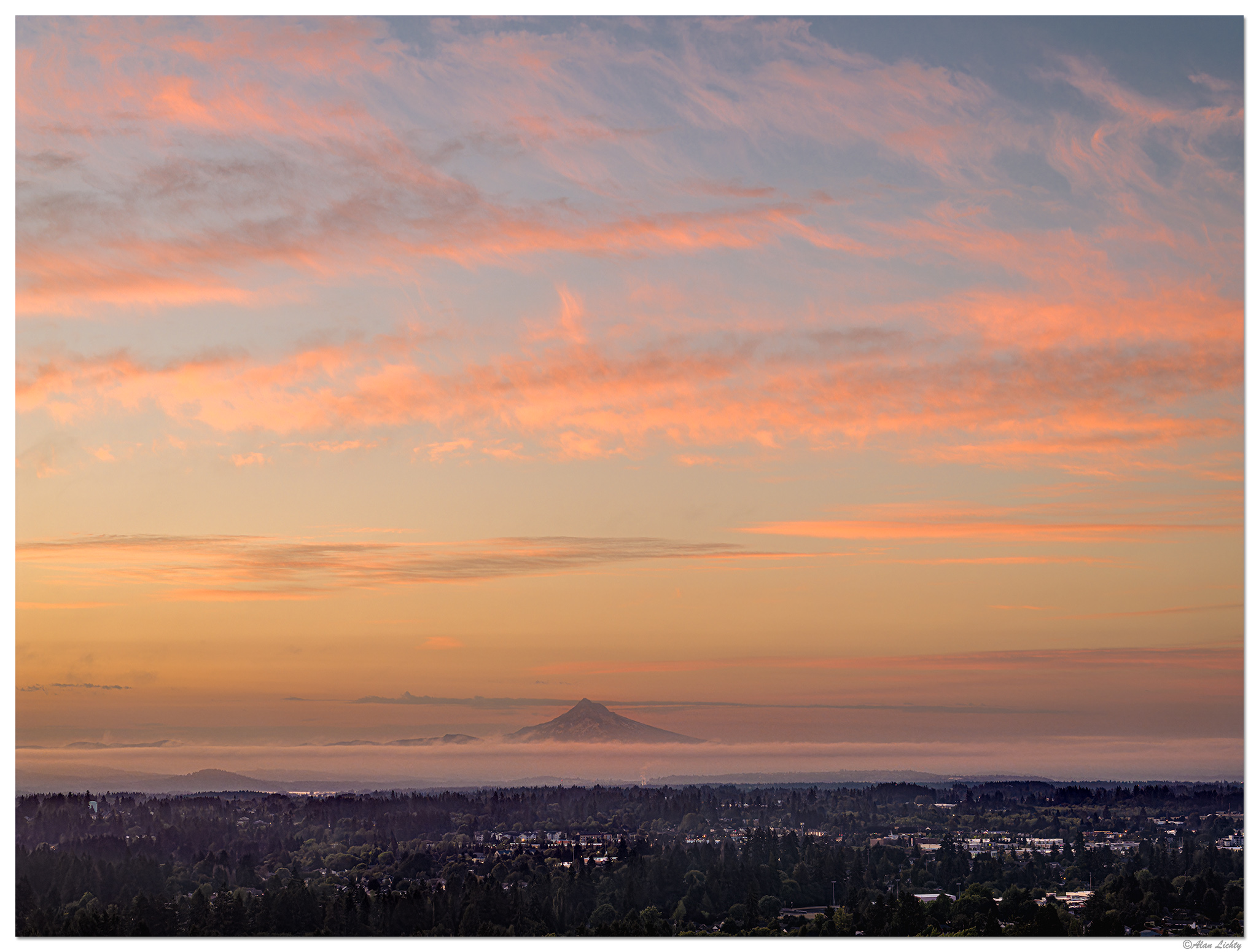 DJI_M3P_70-MtHoodSmokeSunrise080323-a.jpg