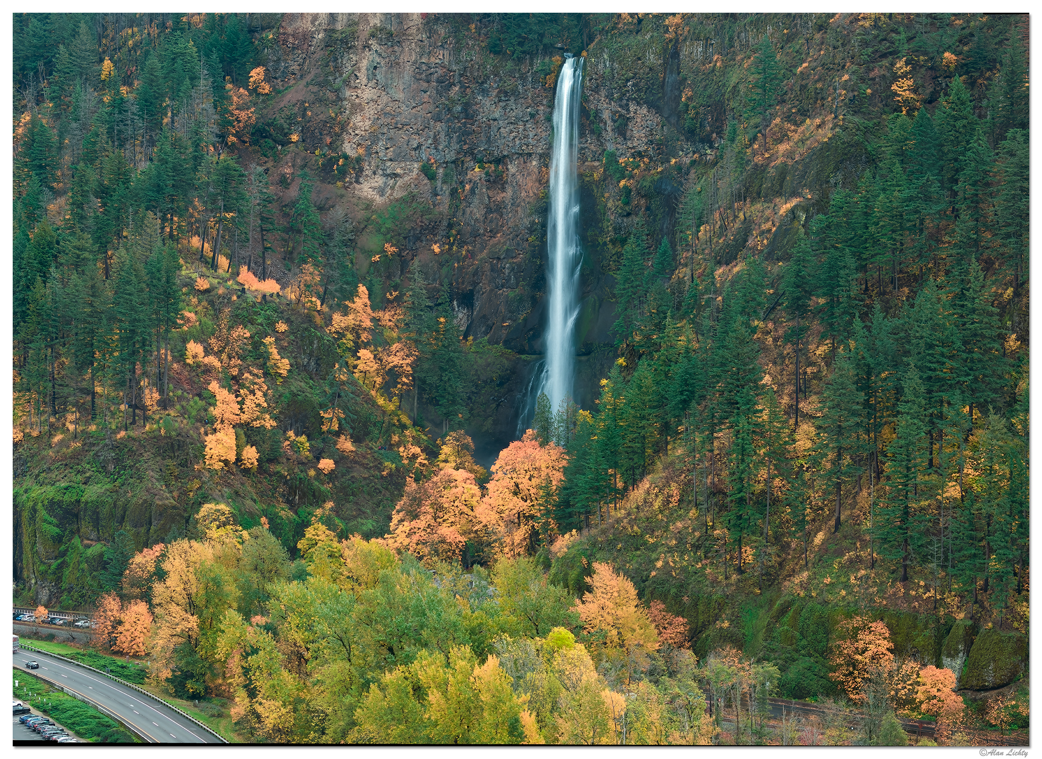DJI_M3P_70_CRG-MultnomahFalls111023.jpg