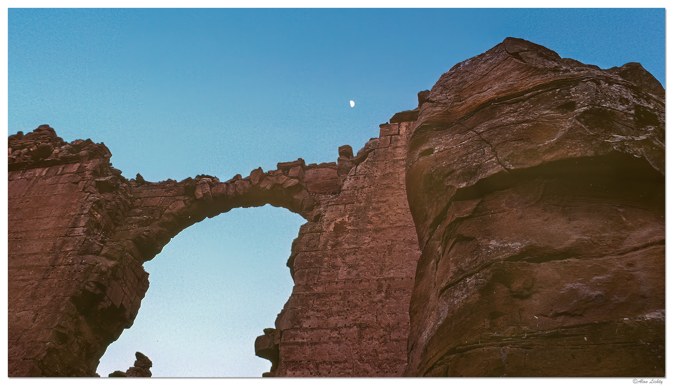HP_Moon-Qasr0777.jpg