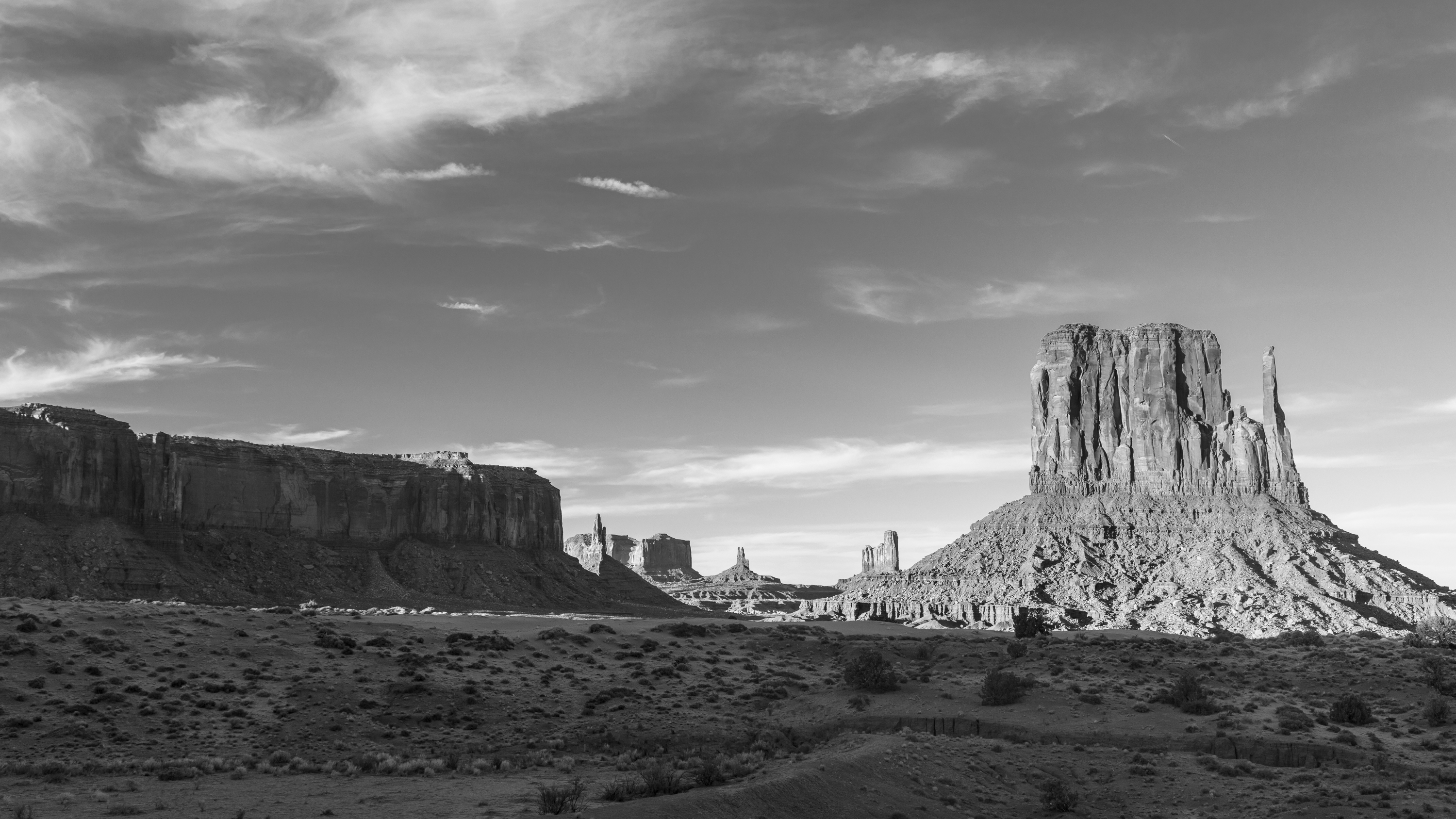 LRCC_sRGB_MonumentValleyView_B&W_FW_TAP32091.jpg