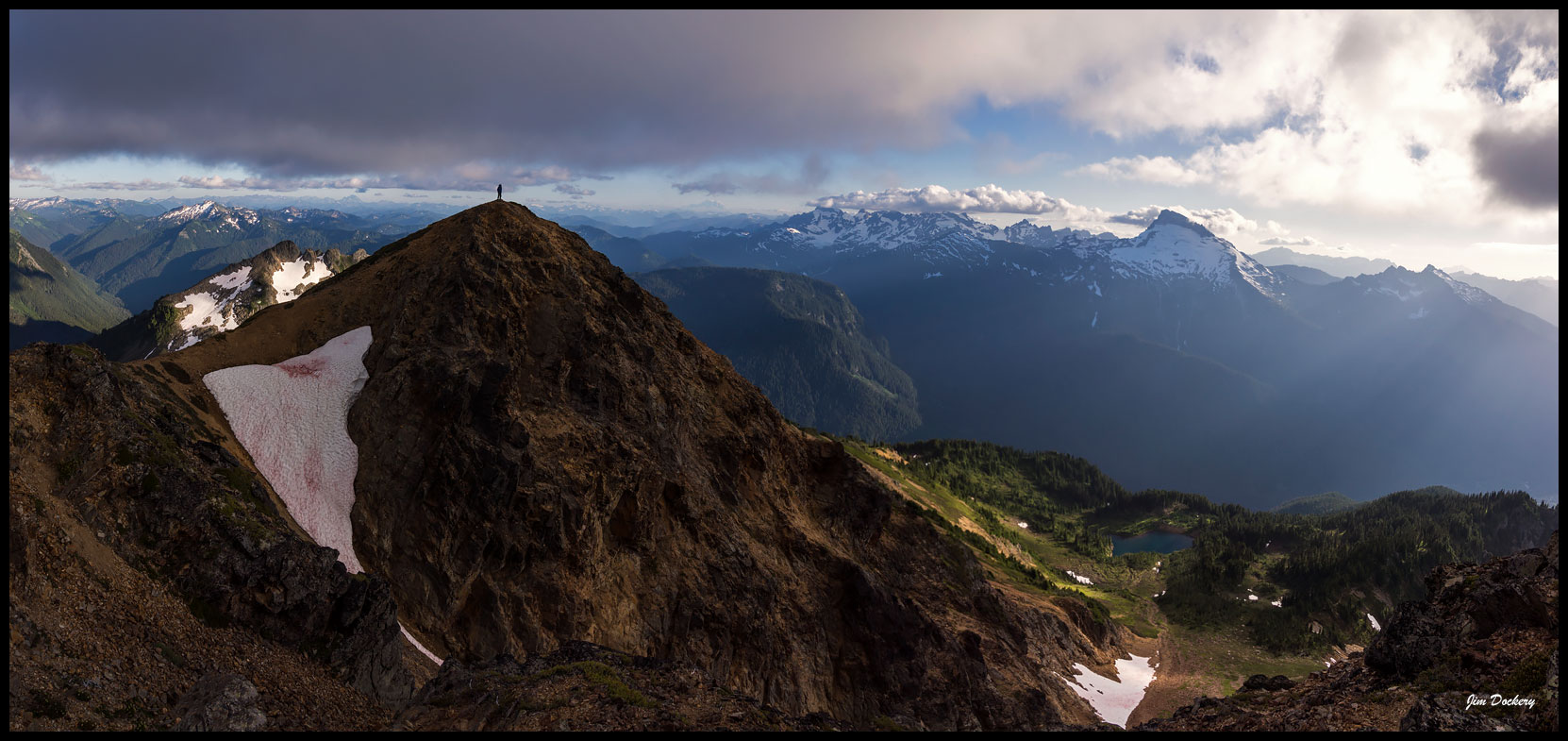 Tom-on-Summit-Red-Mt._Panorama1
