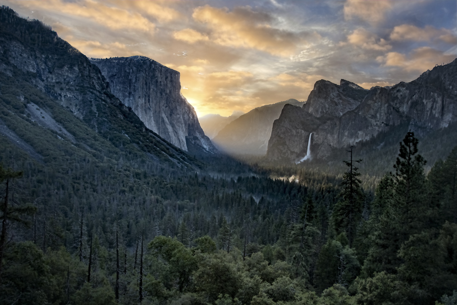 Yosemite Tunnel View.jpg